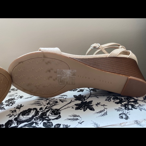 Kelly&Katie wedge - Picture 5 of 8